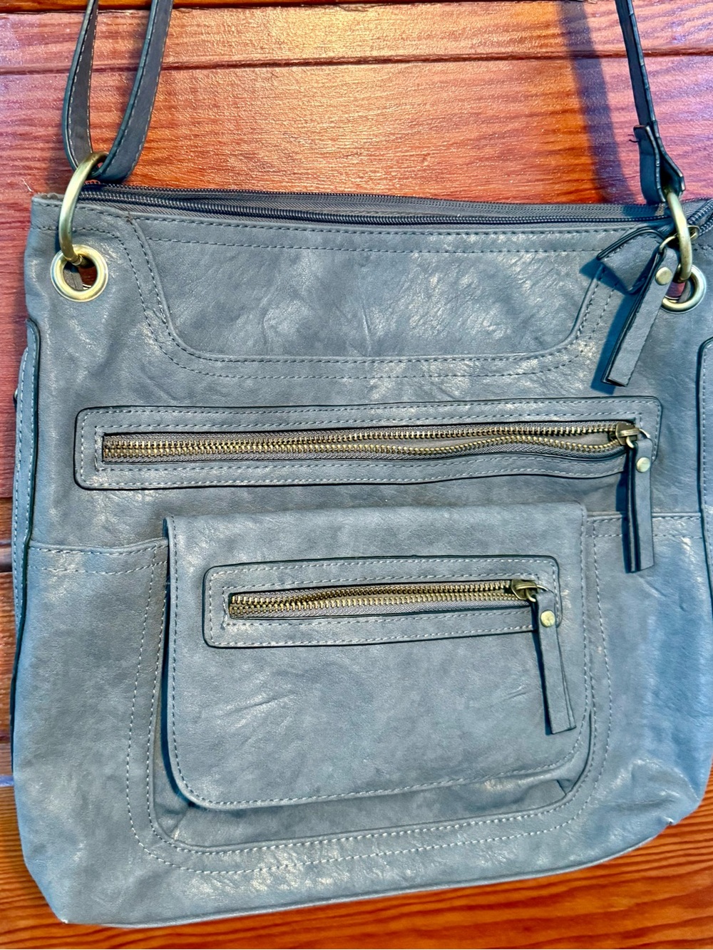 Bueno Soft Leathery Shoulder Cross Body Bag Front Back & Side Pockets Grey purse